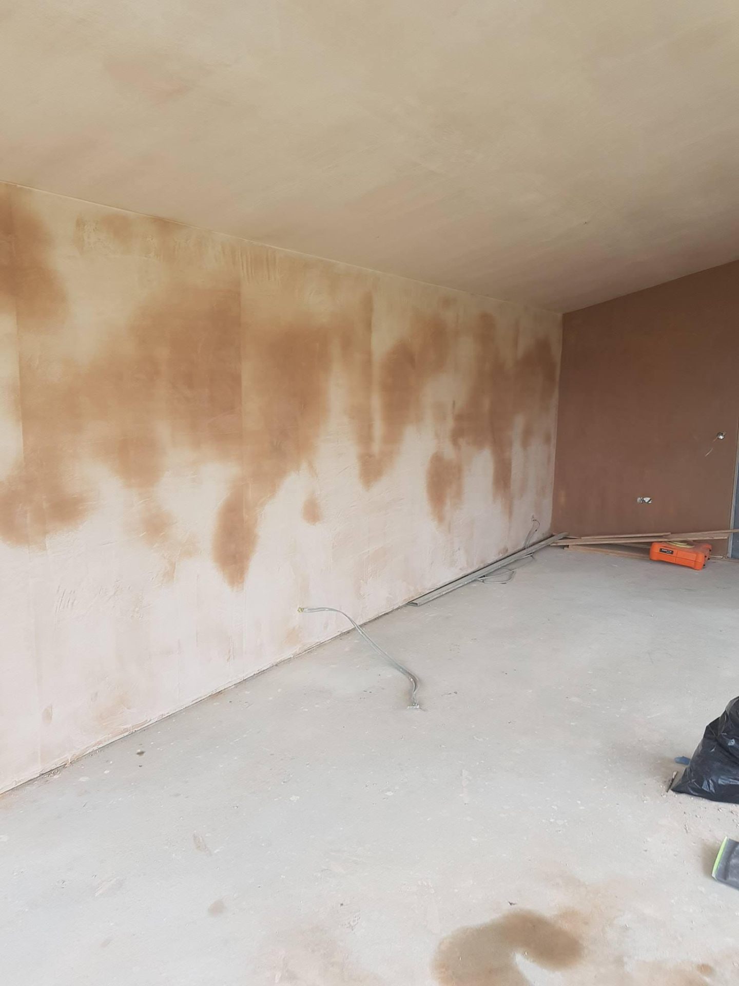 Large skimmed room walls drying out